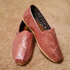 Sparkly pink Tom's size W7